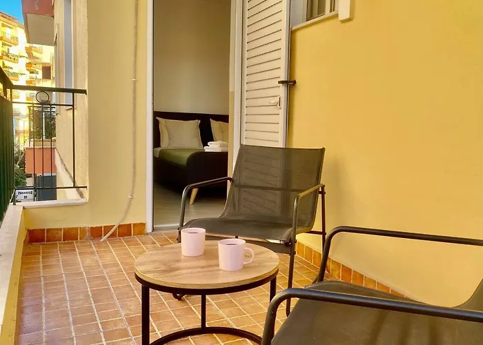 Leon's Cozy Апартаменты Саранда